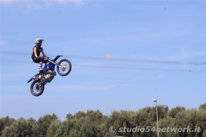 Un salto oltre le Barriere, l'evento Memorial con terapia in moto a persone disabili, spettacoli motocross e freestyle. In Radiovisoone su Studio54network!