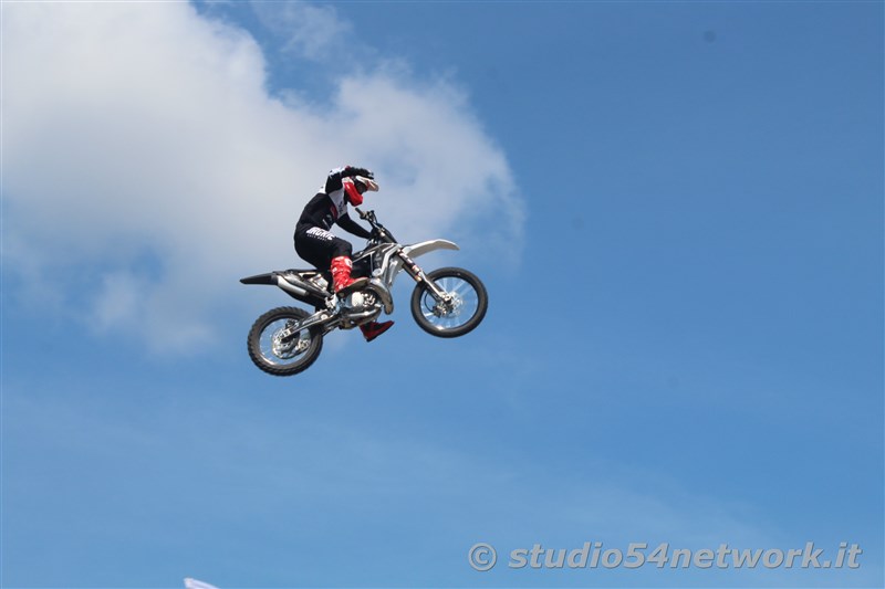 Un salto oltre le Barriere, l'evento Memorial con terapia in moto a persone disabili, spettacoli motocross e freestyle. In Radiovisoone su Studio54network!