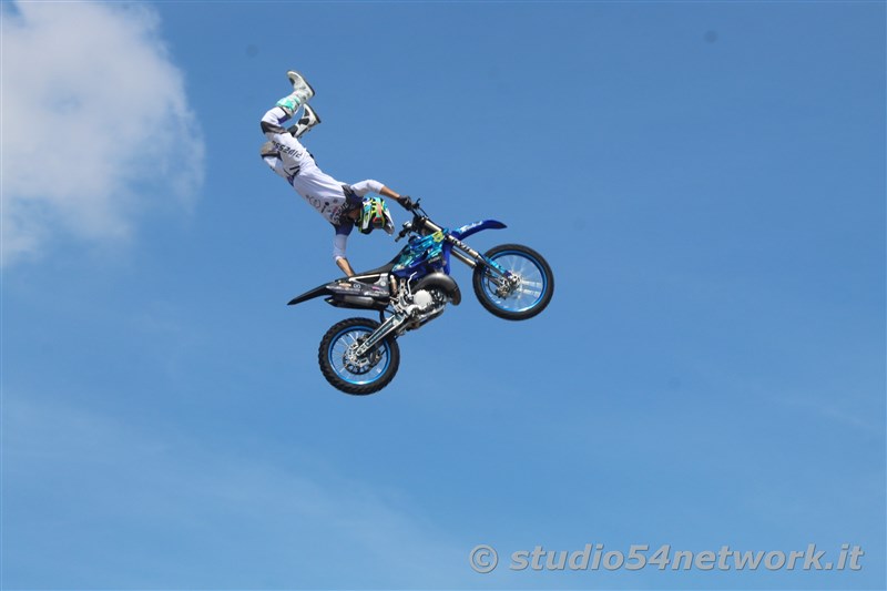Un salto oltre le Barriere, l'evento Memorial con terapia in moto a persone disabili, spettacoli motocross e freestyle. In Radiovisoone su Studio54network!