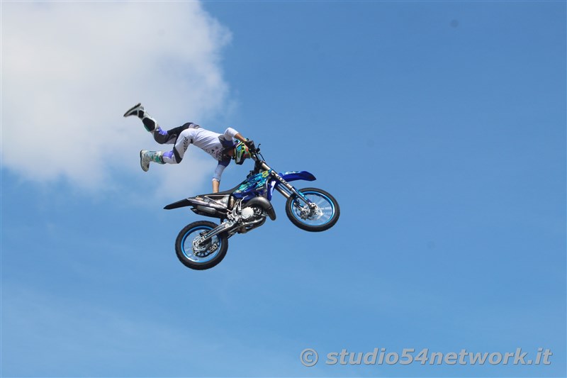 Un salto oltre le Barriere, l'evento Memorial con terapia in moto a persone disabili, spettacoli motocross e freestyle. In Radiovisoone su Studio54network!