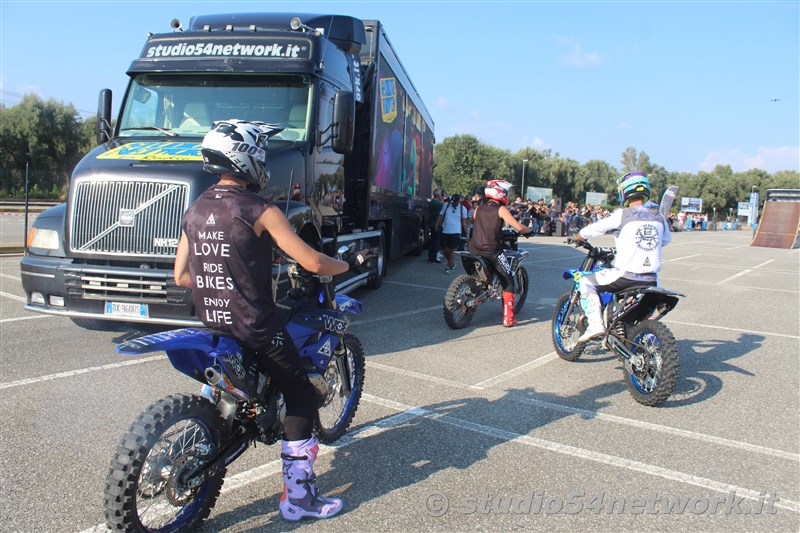 Un salto oltre le Barriere, l'evento Memorial con terapia in moto a persone disabili, spettacoli motocross e freestyle. In Radiovisoone su Studio54network!