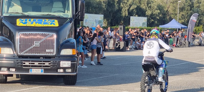 Un salto oltre le Barriere, l'evento Memorial con terapia in moto a persone disabili, spettacoli motocross e freestyle. In Radiovisoone su Studio54network!