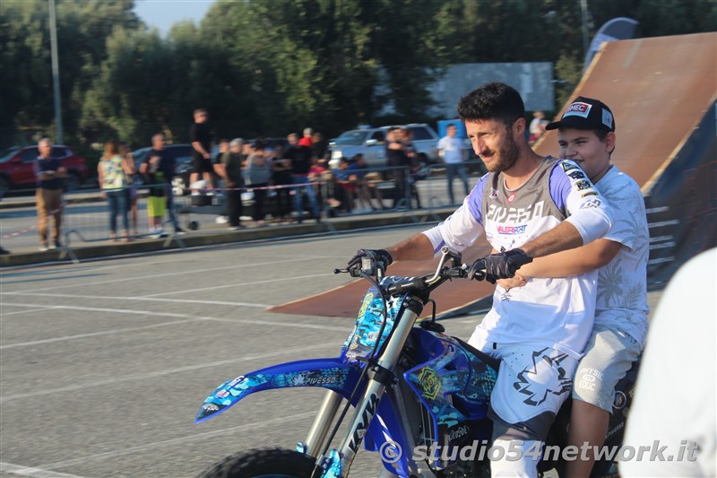 Un salto oltre le Barriere, l'evento Memorial con terapia in moto a persone disabili, spettacoli motocross e freestyle. In Radiovisoone su Studio54network!