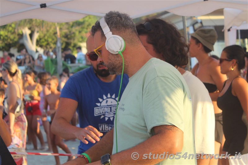 Sulla spiaggia di Bivona, a Vibo Valentia  grande festa! Arriva Studio54network con il 54BeachTour!
