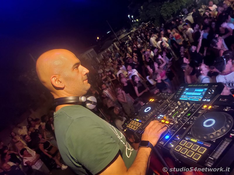 Sulla spiaggia di Bivona, a Vibo Valentia  grande festa! Arriva Studio54network con il 54BeachTour!