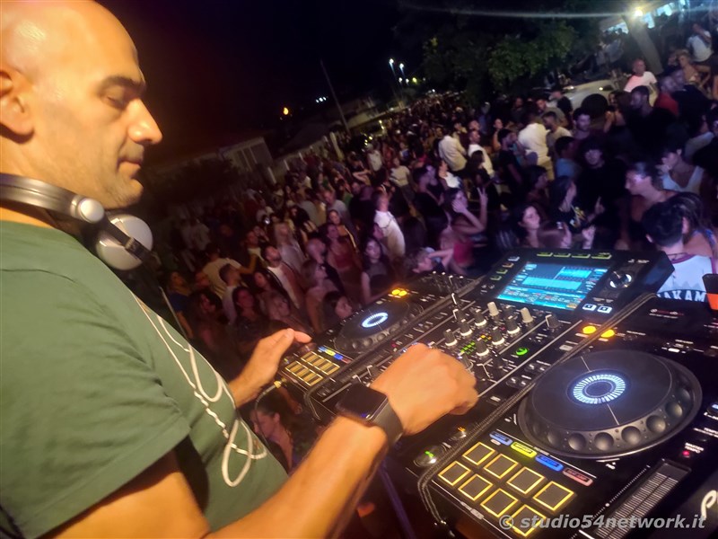 Sulla spiaggia di Bivona, a Vibo Valentia  grande festa! Arriva Studio54network con il 54BeachTour!
