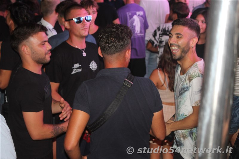 Sulla spiaggia di Bivona, a Vibo Valentia  grande festa! Arriva Studio54network con il 54BeachTour!