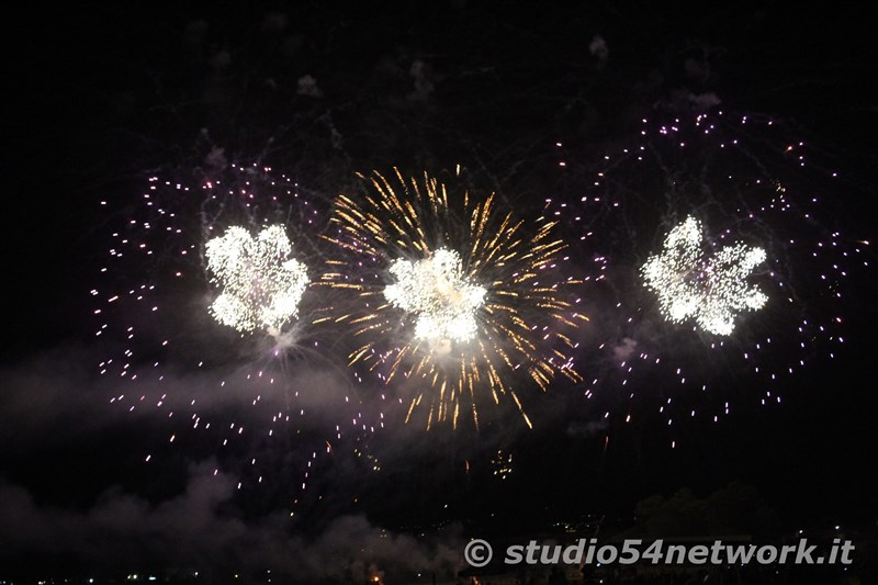 Con l'emozionante spettacolo dei Fuochi d'artificio, su conclude con Studio54network