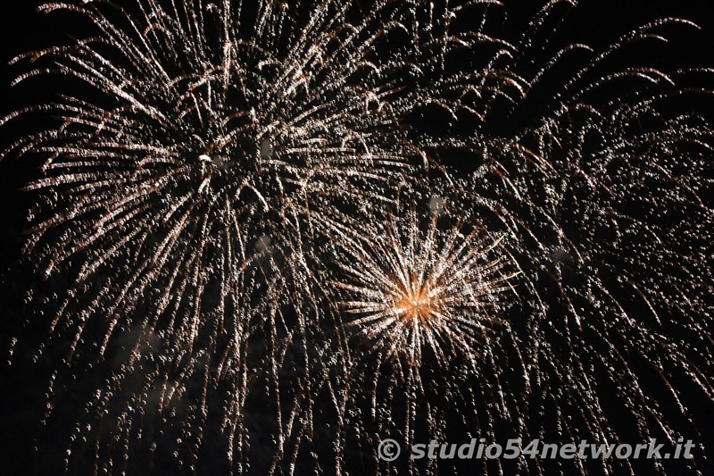 Con l'emozionante spettacolo dei Fuochi d'artificio, su conclude con Studio54network