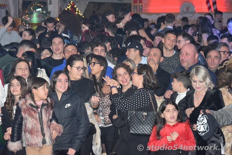 In decine di migliaia a Locri On ce 2024, il Capodanno di Studio54network!