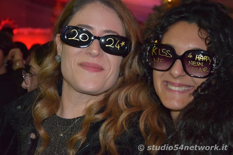 In decine di migliaia a Locri On ce 2024, il Capodanno di Studio54network!