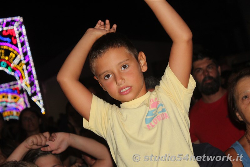 E' una grande festa il 54DjSet, a Torre Melissa, nell'ombelico della citt�. Musica, ritmo, gadgets, grande divertimento, tutti in un grande evento con Studio54network!