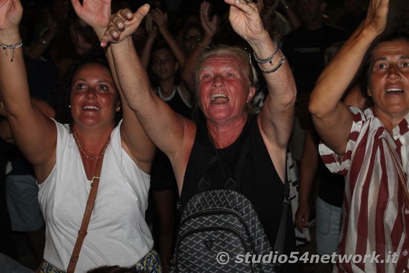 E' una grande festa il 54DjSet, a Torre Melissa, nell'ombelico della citt�. Musica, ritmo, gadgets, grande divertimento, tutti in un grande evento con Studio54network!
