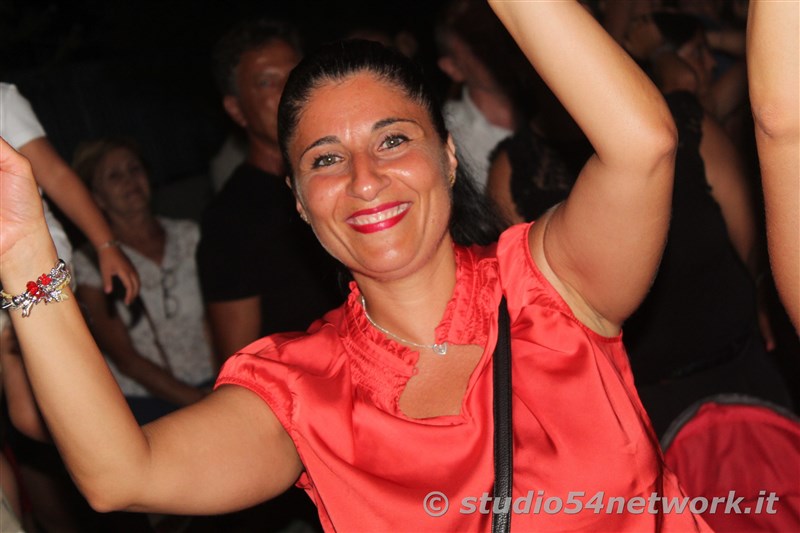 E' una grande festa il 54DjSet, a Torre Melissa, nell'ombelico della citt�. Musica, ritmo, gadgets, grande divertimento, tutti in un grande evento con Studio54network!