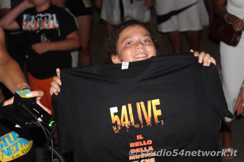 E' una grande festa il 54DjSet, a Torre Melissa, nell'ombelico della citt�. Musica, ritmo, gadgets, grande divertimento, tutti in un grande evento con Studio54network!